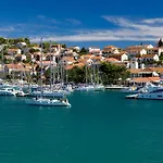 In With Balcony, Air Conditioning, Wifi 4328-1 Lägenhet Trogir